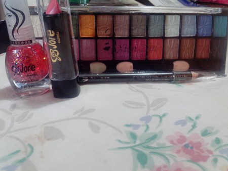 SOMBRAS+ESMALTE+LABIAL+DELINEADOR  TODO POR 3000