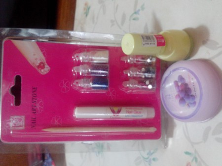  SET NAIL ART+ESMALTE+PETALOS QUITA- ESMALTE TODO POR 1800